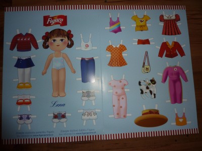Oblékací panenka z papíru