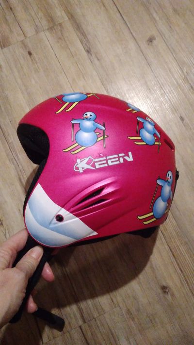 Lyžařská helma Keen