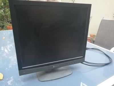 LCD monitor na díly