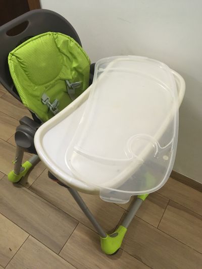 Dětskou polohovací jídelní židličku