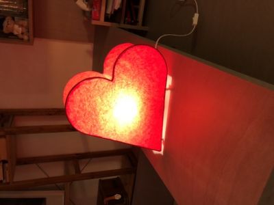Papirova lampa ve tvaru srdce, Ikea