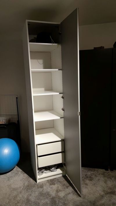 Daruji zrcadlovou šatní skříň IKEA PAX