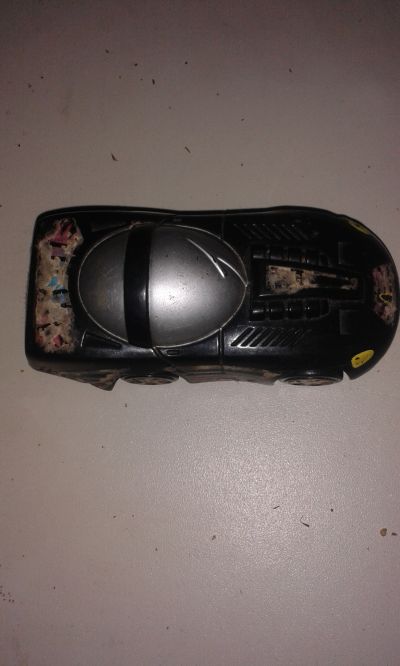 věnuji natahovacá autíčko od vírobce hot wheels