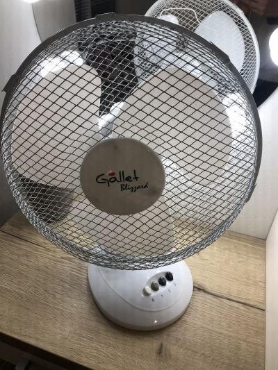 Daruji malý bílý ventilátor