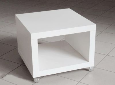 zdarma - bílý stolek z Ikea