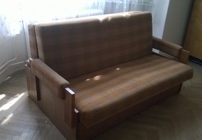 Staré rozkládací sofa