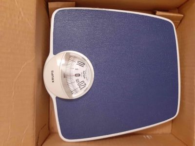 Funkční osobní váha modrá DIVA retro