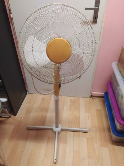 starší ventilátor, funkční