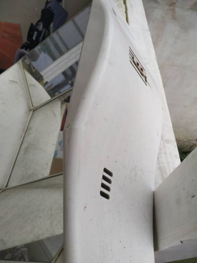 Zrcadlová skříňka s elektrikou