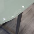 Jídelní stůl se skleněnou deskou