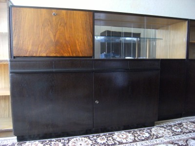 Starý sekretář se skříňkou na alkohol