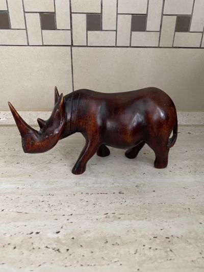 Dřevěný nosorožec 20 cm