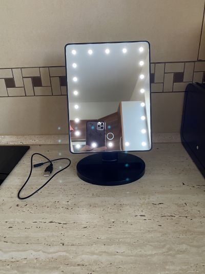 Kosmetické zrcatko s LED osvetlenim