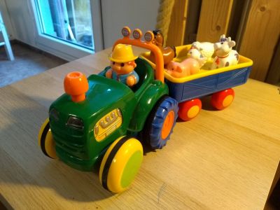 Plastová hračka traktor s farmářem