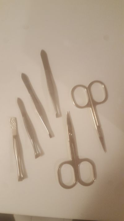 Pinzety a nůžky