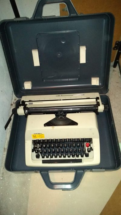 Mechanický psací stroj Consul