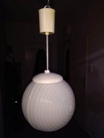 Starší závěsná lampa