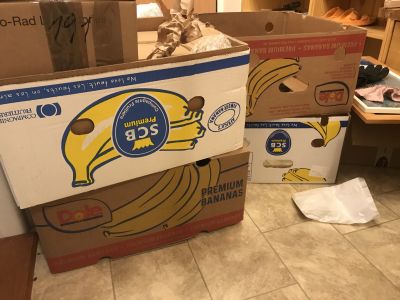 3 velké krabice od banánů