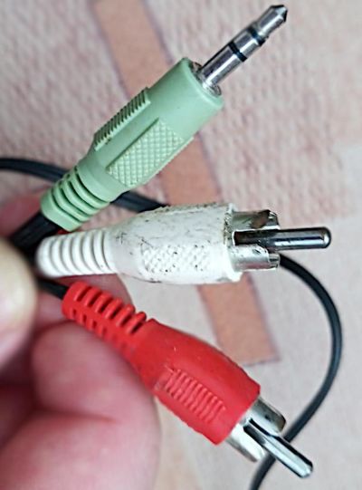 Audio - video kabel, pro které nemám využití.