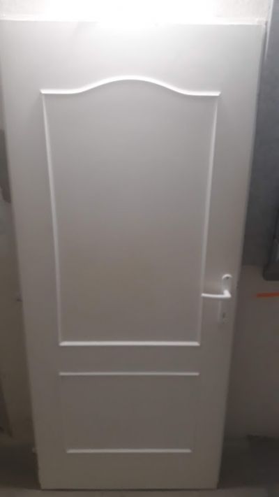 Bílé dveře 80 cm pravé