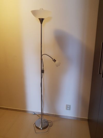 Stojící lampa