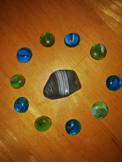 Kámen a skleněné kameny