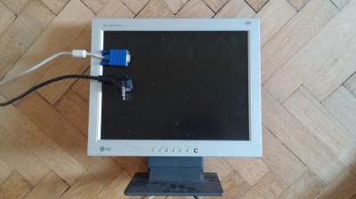 Funkční LG 15" monitor