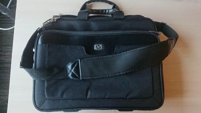 černá taška HP na notebook