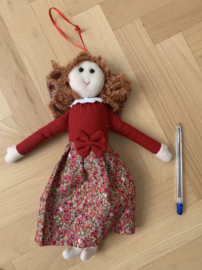 Textilní dekorační panenka
