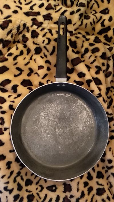 Daruji pánvičku střední