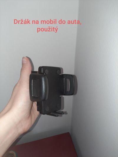 Držák na mobil do auta