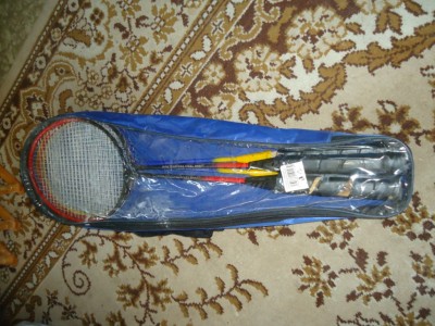 4 pálky na badminton
