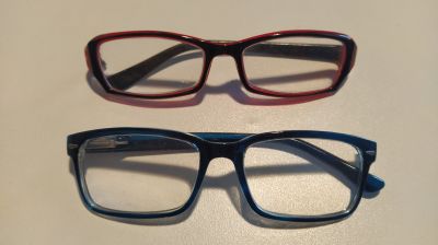 Dvoje jednopackové brýle