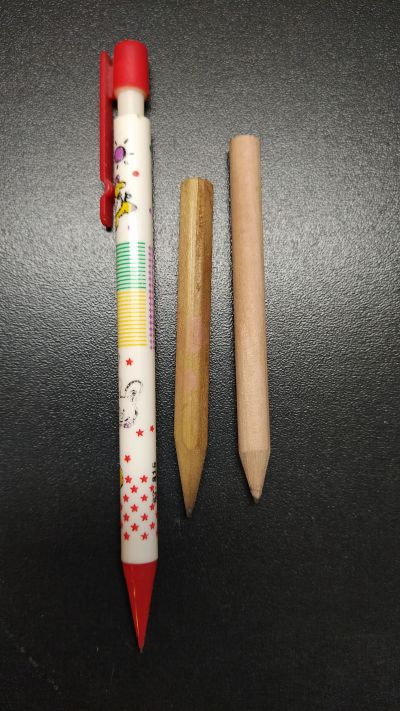 Tři tužky