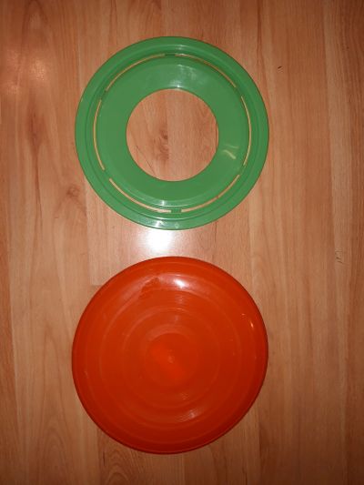 Daruji házecí talíře průměr 23 cm.