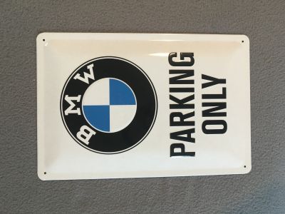 Plechová cedulka BMW parking only