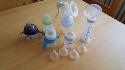 Odsávačka a kojenecké lahvičky