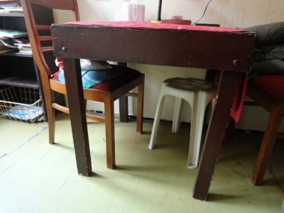 Starý stůl a stolička