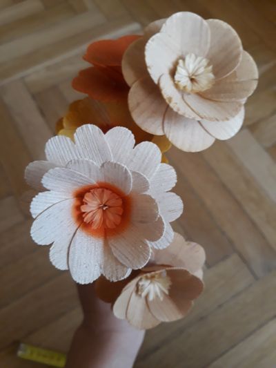 Dřevěné kytky - dekorace