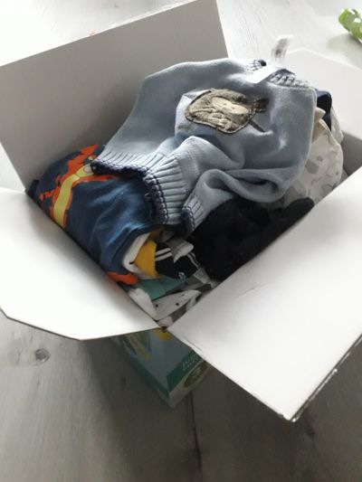 Krabice oblečení 0-6m chlapeček