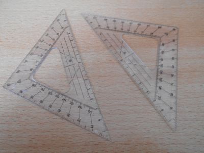 2 malé trojúhelníky
