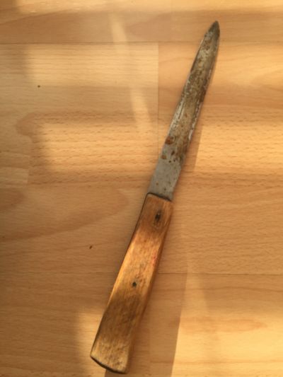 Starý bohužel rezivějící krásný nůž
