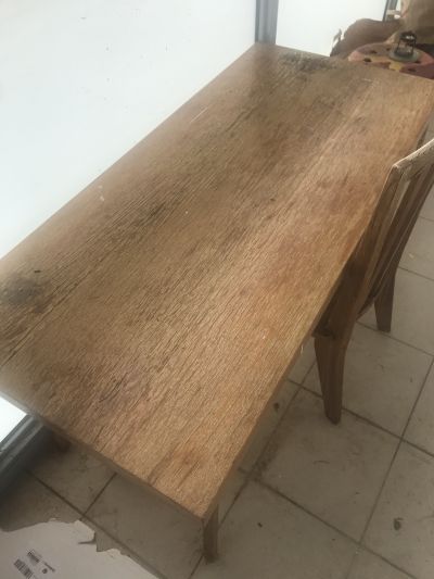 Nízký dlouhý stolek
