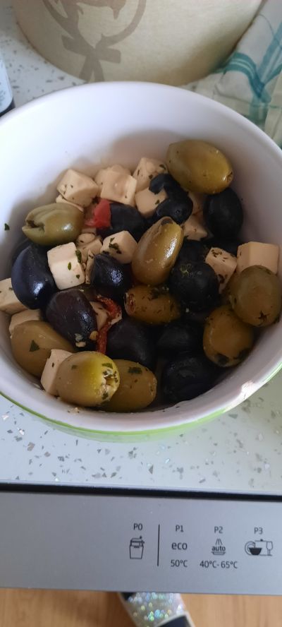 Olivový salát se sýrem