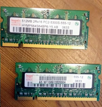 2x paměť DDR2 SO-DIMM 512MB