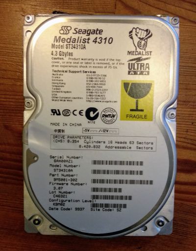 pevný disk Seagate 4,3 GB :-)