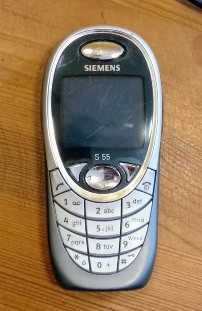 Telefon Siemens S55 s příslušenstvím