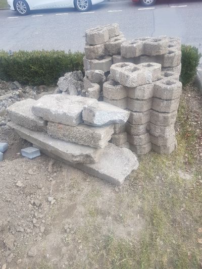 Použité zatravňovací dlaždice