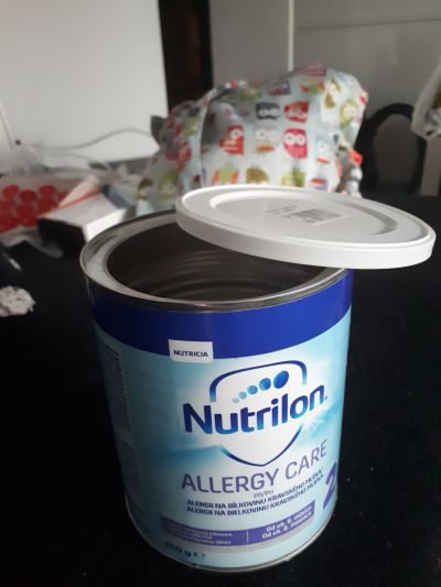 Plechovky od Nutrilon 450g