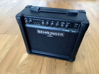 Kytarové kombo Behringer 15W